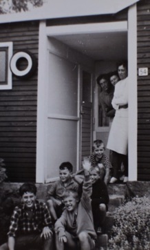 SANDAGERVEJ 6, BØWL - LYSTRUP STRAND, familien Frederiksen 1960ERNE